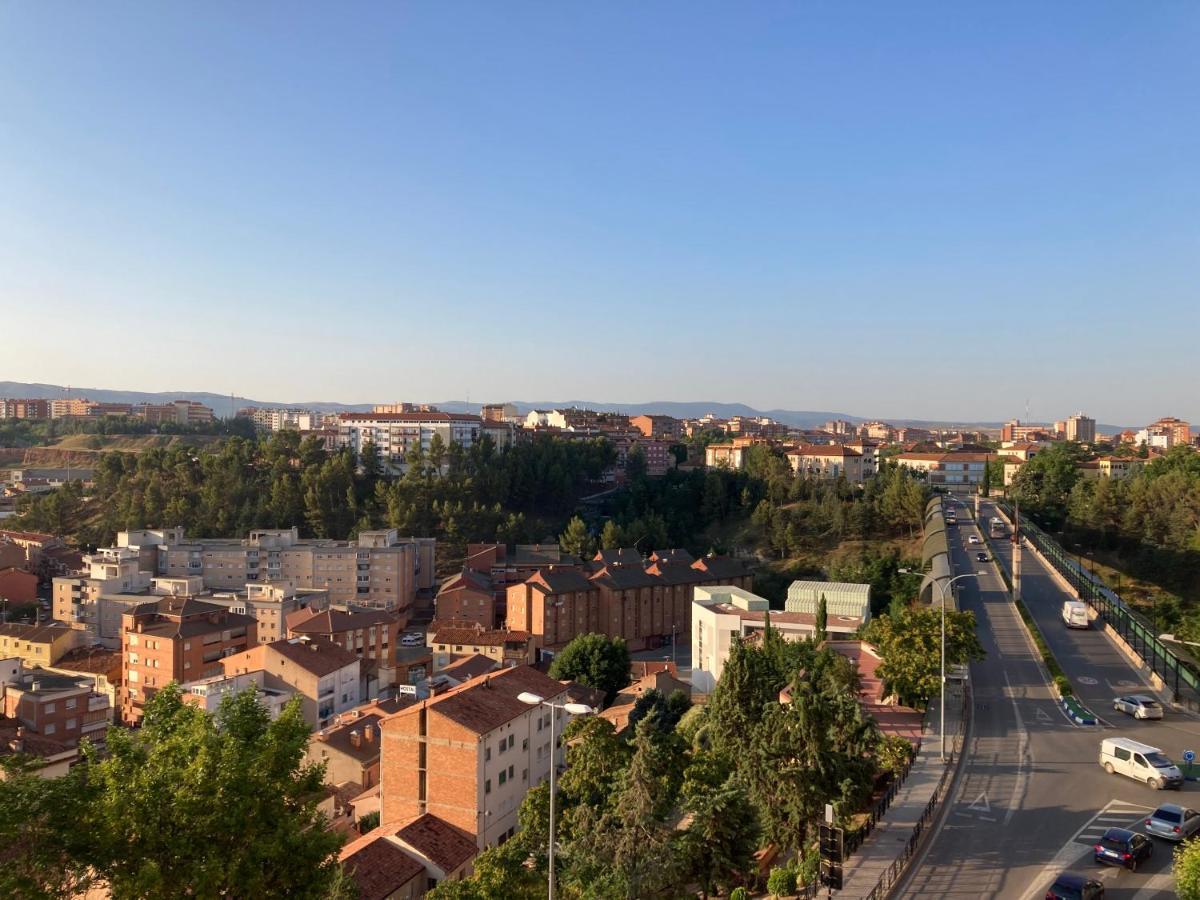 Teruelhome IV Atico Con Vistas Y Aparcamiento En El Centro Dış mekan fotoğraf
